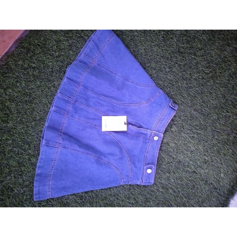 rok denim this is April