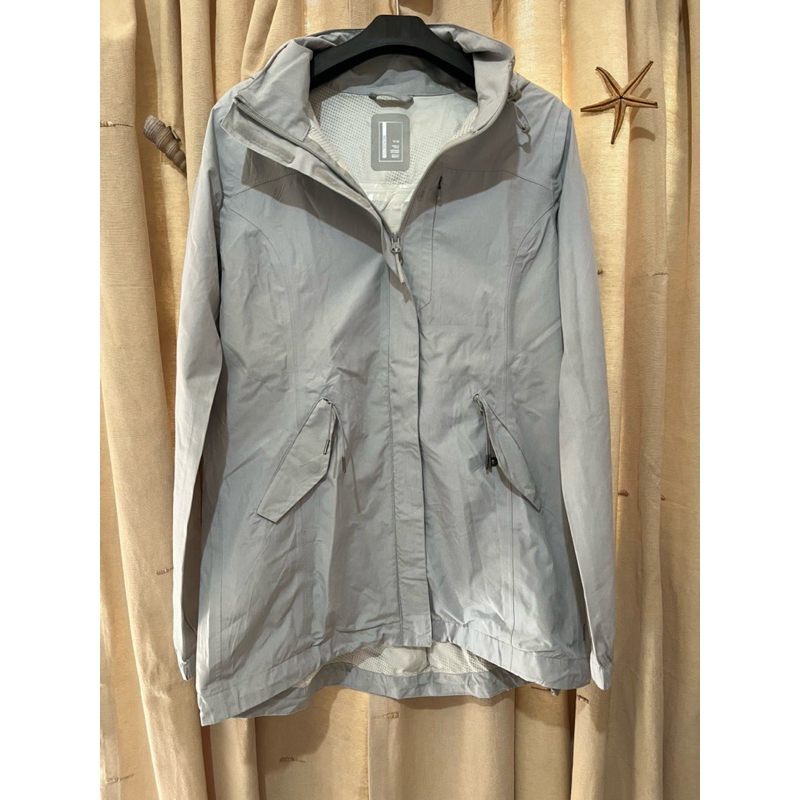 Jaket outdoor wanita Blocktech
