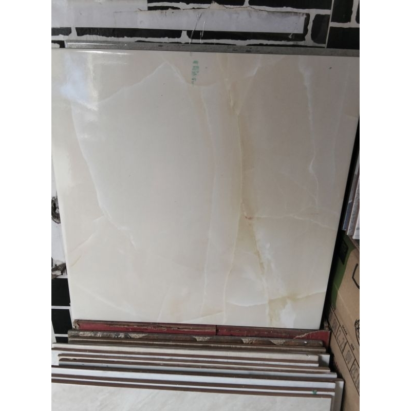 Asia Tile Malibu Cream 40x40 Glosy kwA