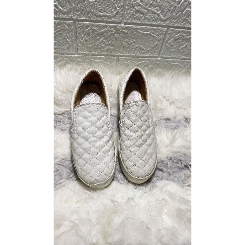sepatu putih preloved