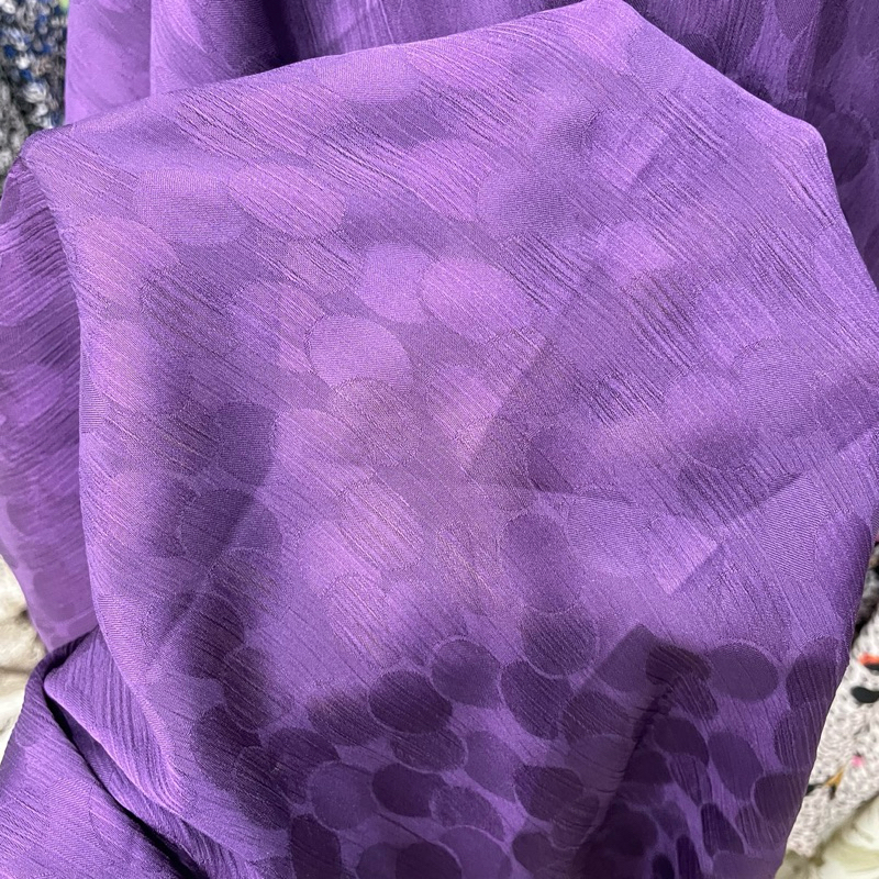 kain yoryu silk motif polkadot premium - kain silk original - kain satin silk premium ela