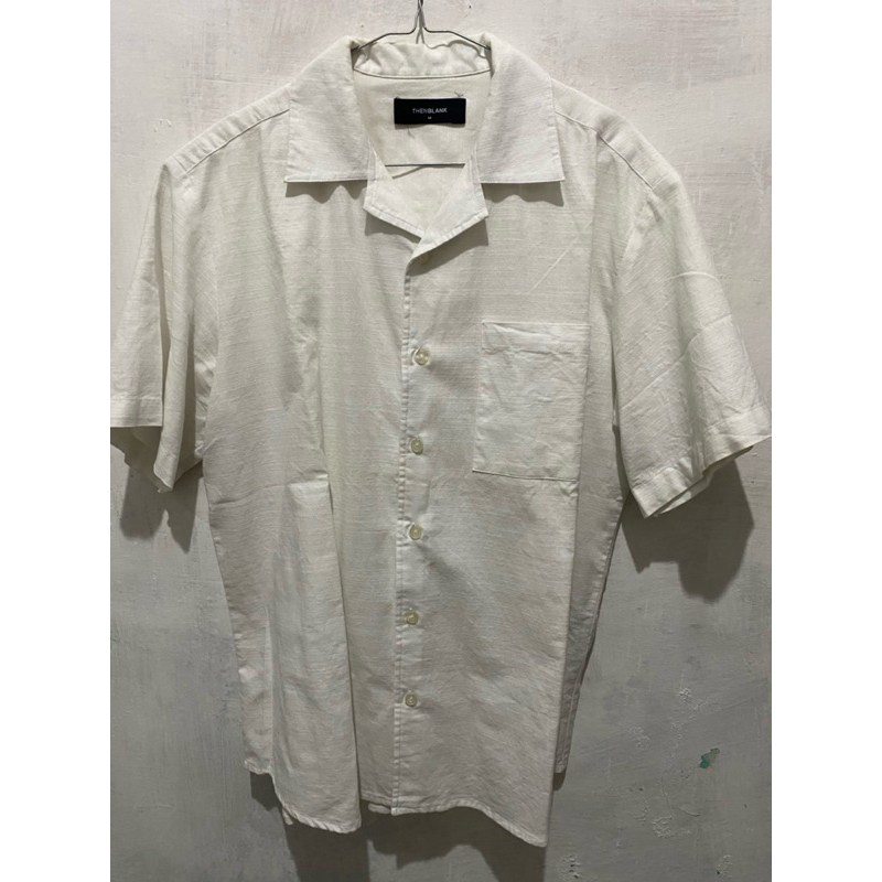 Kemeja open collar shirt putih Size M Thnblnk