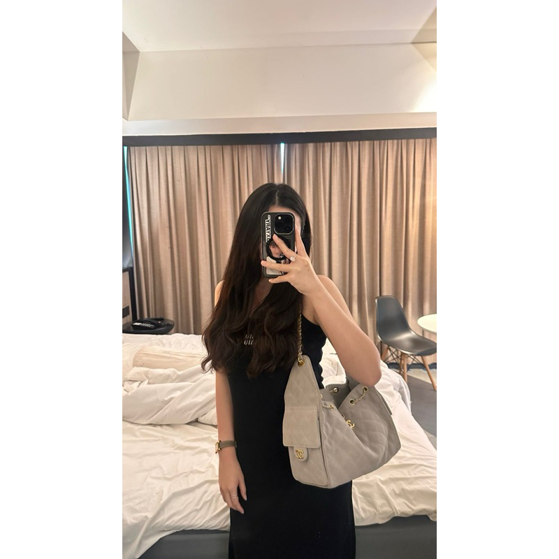 

c25 hobo suede