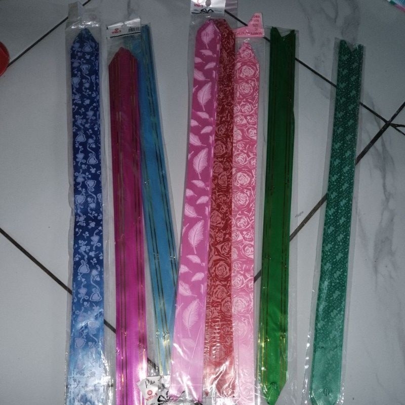 

Pita Tarik | Pita serut panjang 48cm lebar 3mm Random (10pcs)