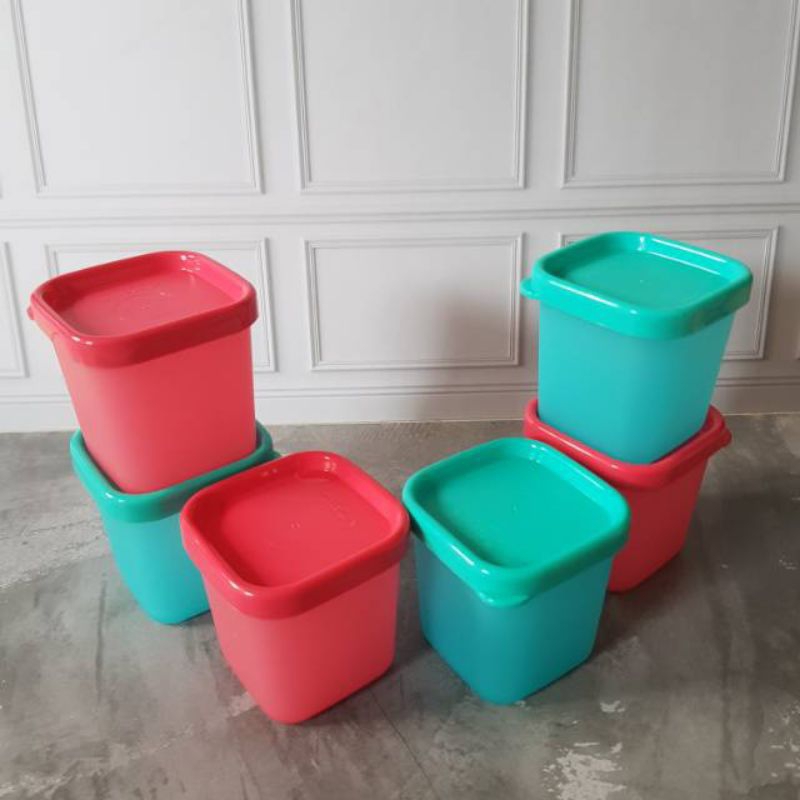 Petite square tupperware second