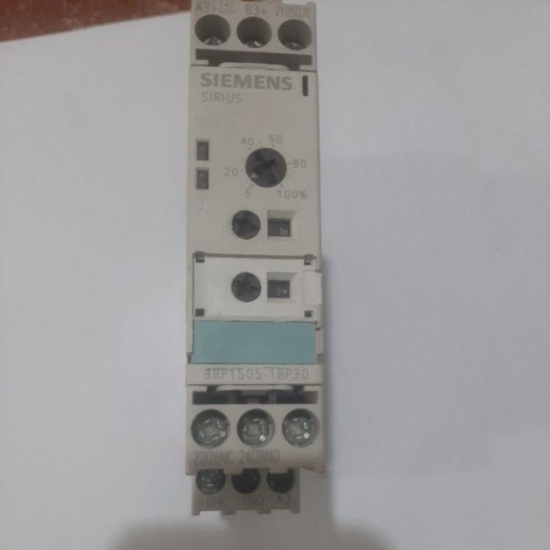 3RP1505-1BP30 TIME RELAY SIEMENS.SECOND