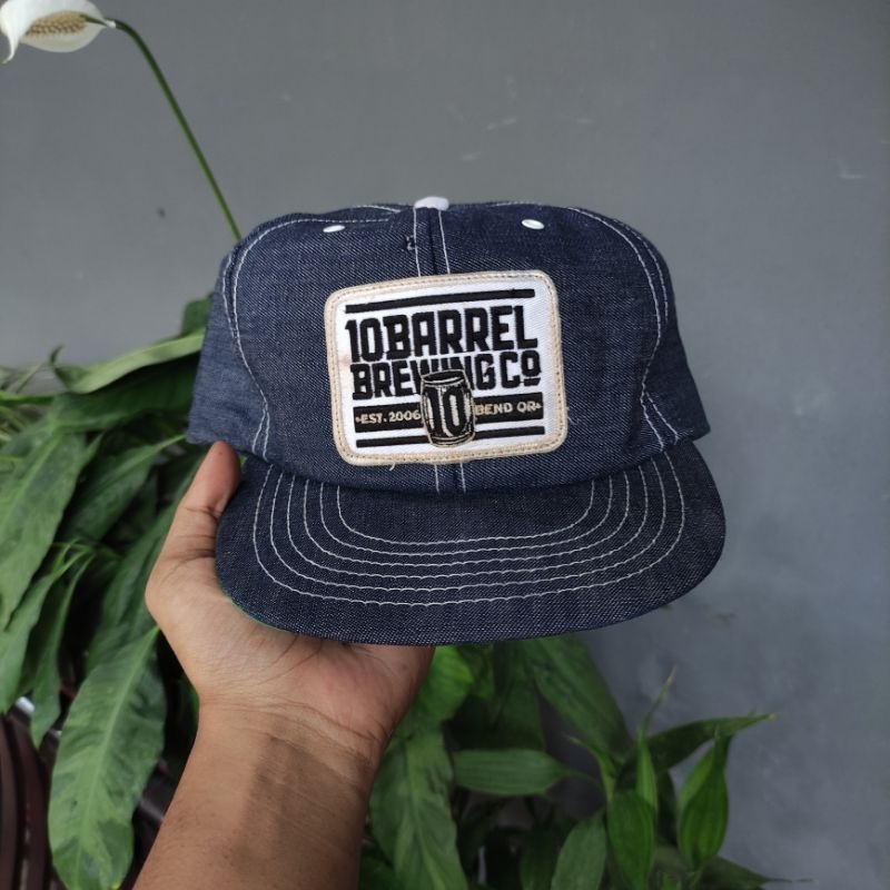 TOPI VINTAGE DENIM PATCH