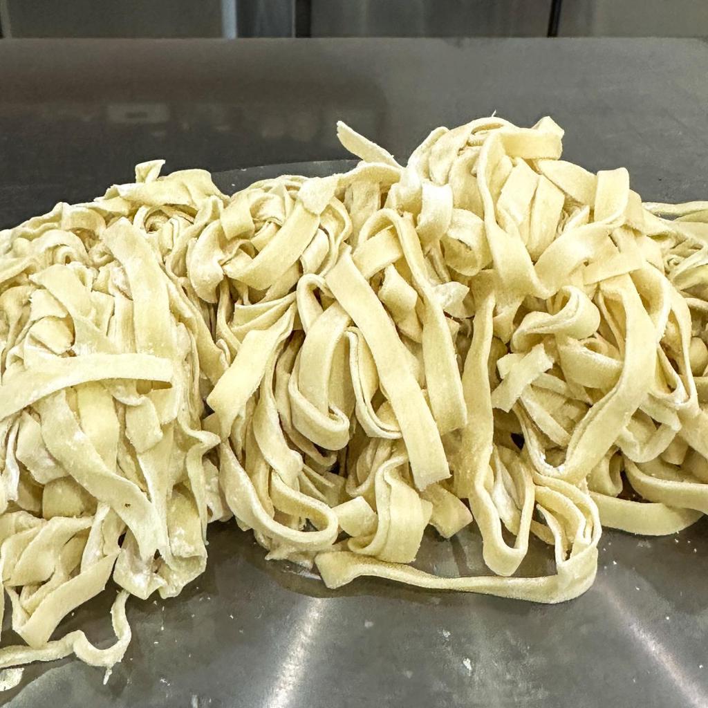 

Mie Mentah Mie Telur Mie Lebar Fresh Homemade – Siap Masak 500 gram