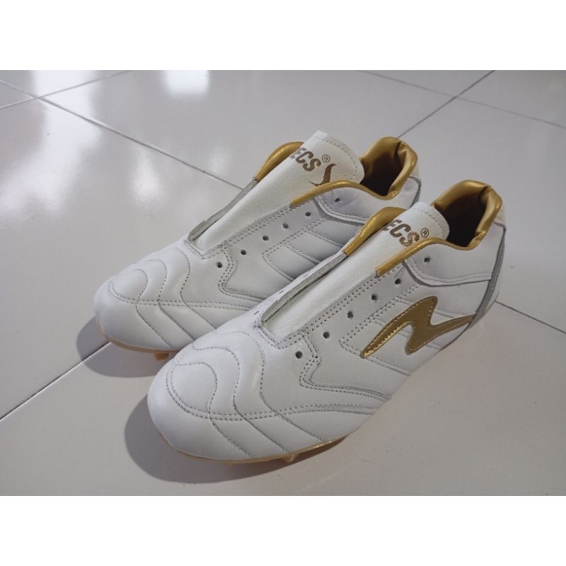 sepatu bola anak bahan kulit