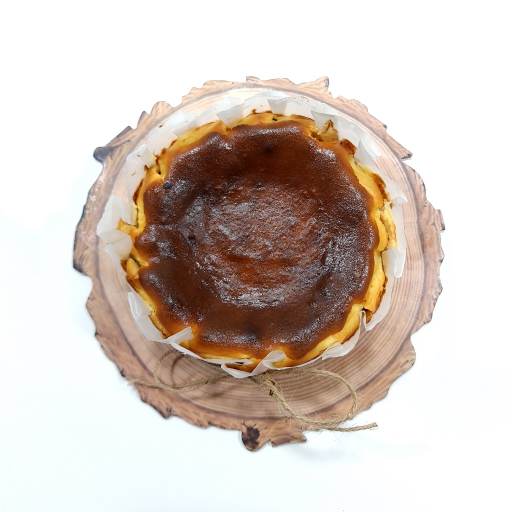 

Burnt Cheese Cake diameter 14 cm Original Bahan Premium