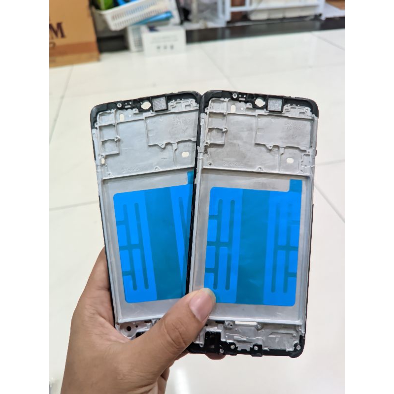 frame lcd / Tulang lcd / Tatakan lcd  Samsung galaxy a20s / a207 Original