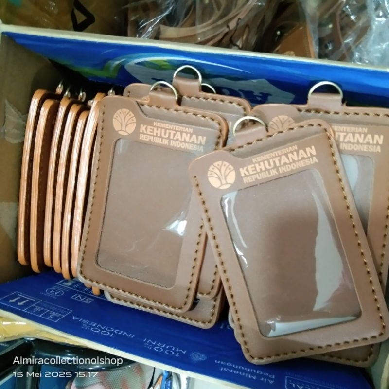 

nametag holder Kemenhut casing id card kementerian kehutanan casing id card terbaru Kemenhut RB9