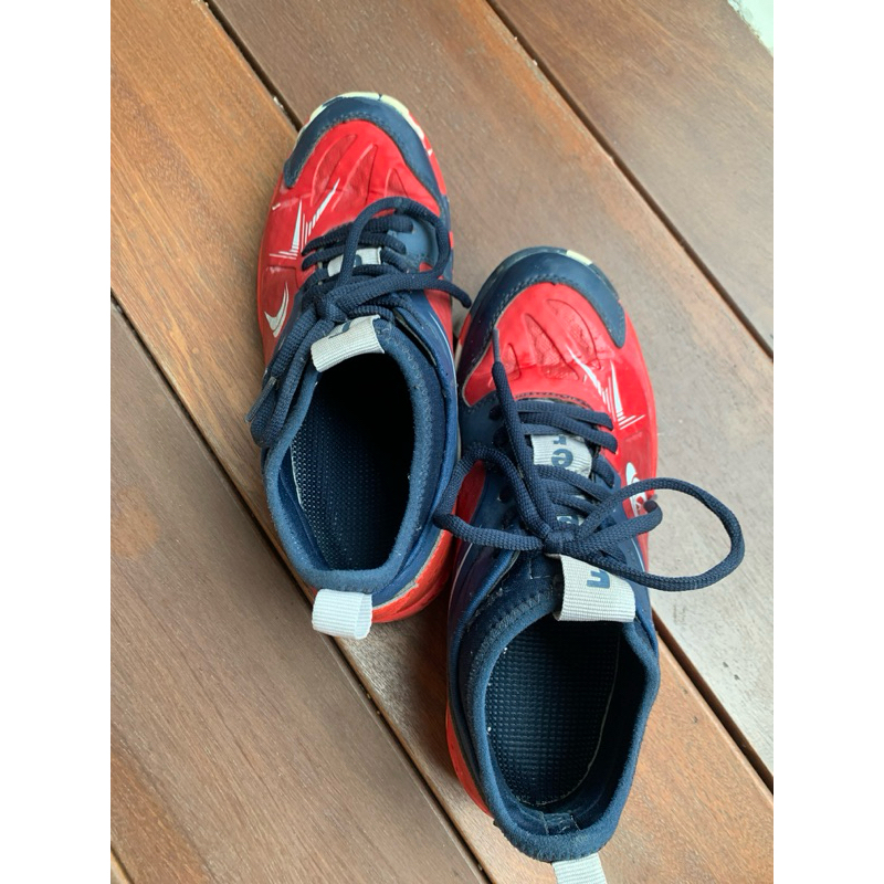 sepatu badminton lining original