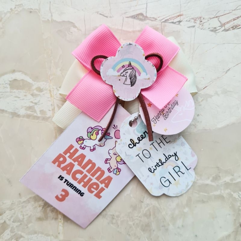 

Hangtag 3 rangkap + pita 3 susun + rantai