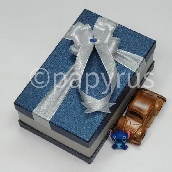 

PAPYRUS Sandwich 17,5x27,5 Tinggi 10cm Kotak Kado Gift Box V2