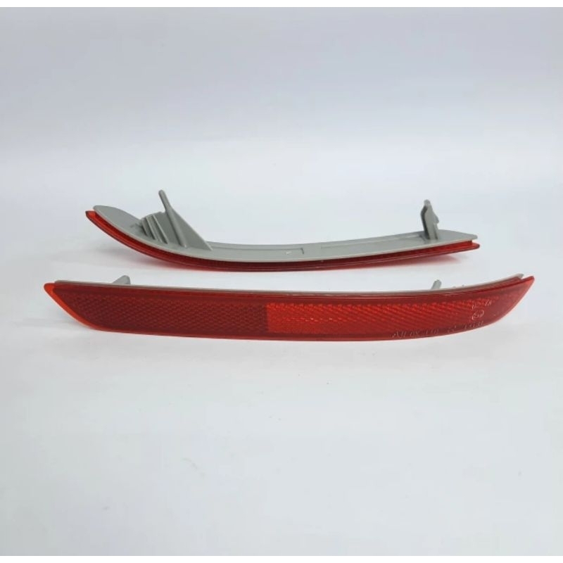 Lampu Reflektor Mata Kucing Bemper Belakang Innova Reborn Original