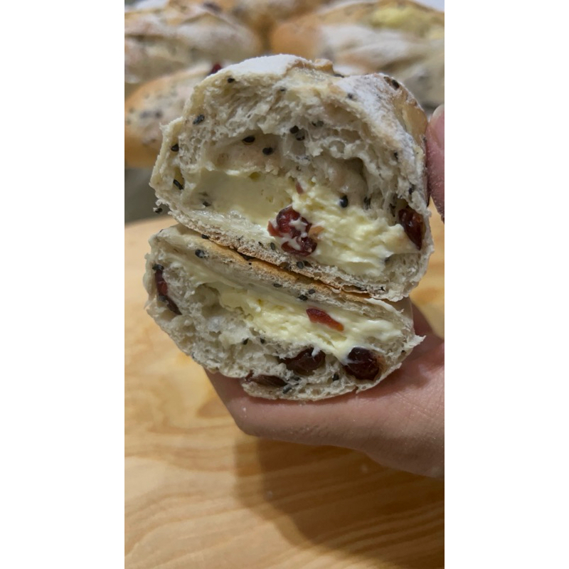 

ready selasa-roti cranberry cream cheese full sourdough dan hybrid