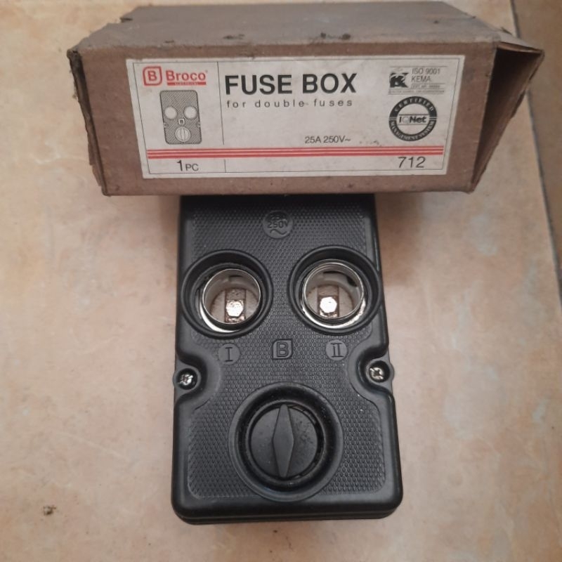 Sekring Sikring Fuse Box 2 Grup / Slot Broco 712 Original Baru Stok Lama