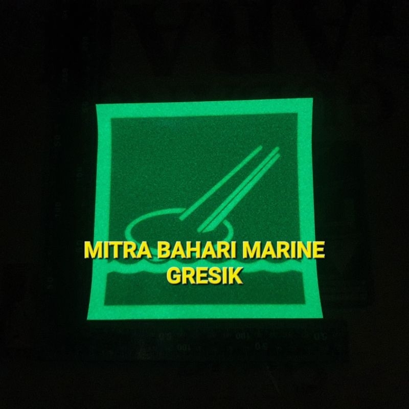 

Stiker IMO Symbol IMPA 334055 Evacuation Slide Ukuran 15x15cm Glow In The Dark
