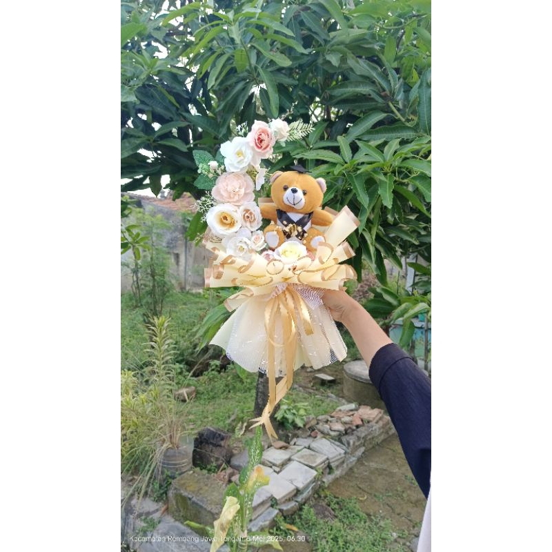 Buket wisuda bulan sabit #Buket Bunga bulan sabit #Buket wisuda #Buket boneka