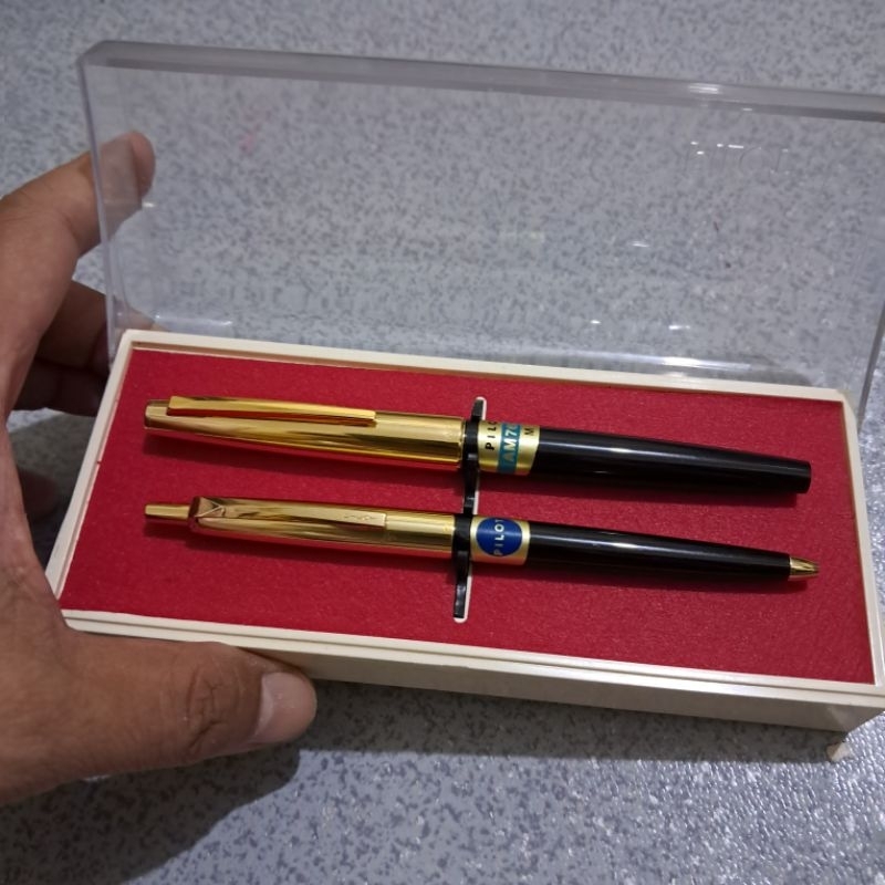

Set Fountain pen dan ballpoint Pilot Jepang asli jadul dgn kotak asli
