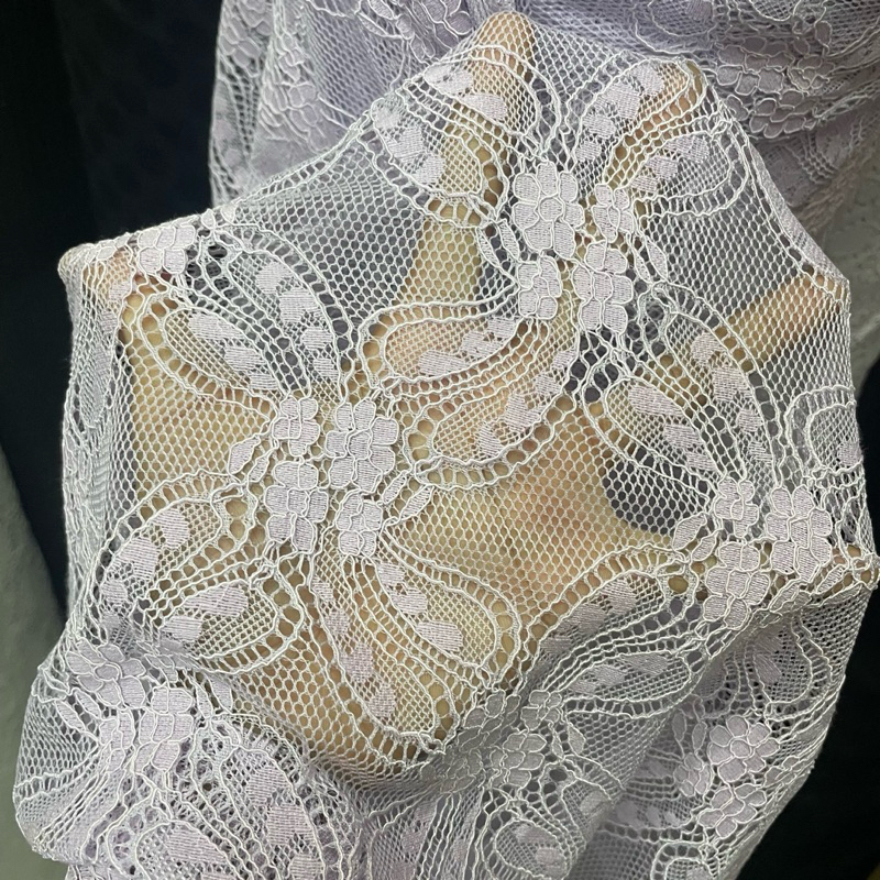 kain semi prada - kain brokat semi prada - kain brokat motif bunga premium - kain warna ungu lilac d