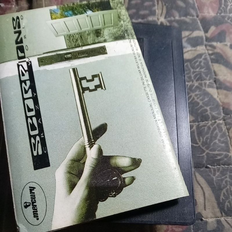 KASET PITA SCORPIONS  ALBUM  CRAZY WORLD