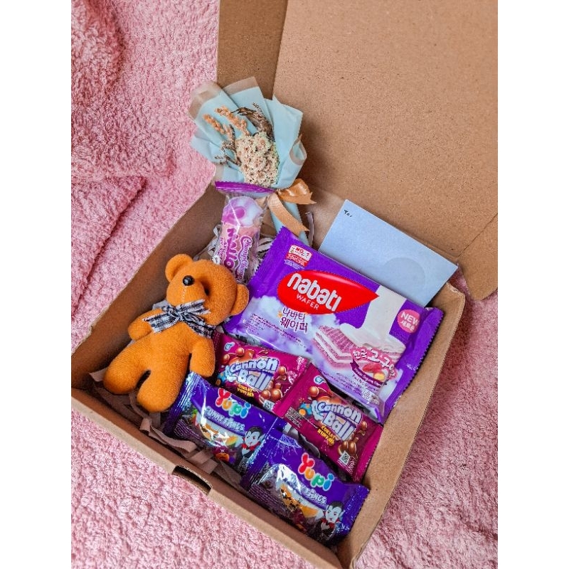 

Hadiah anniversary, gift snack hampers untuk hadiah anniversary