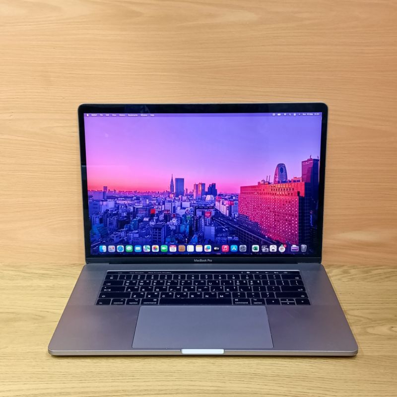 MacBook pro retina 2017 touchbar Intel core i7 ram 16gb/SSD 500gb