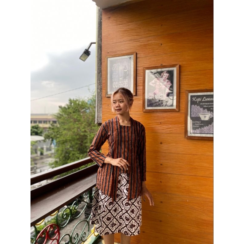 kebaya lurik/kebaya/lurik/baju adat jogja/