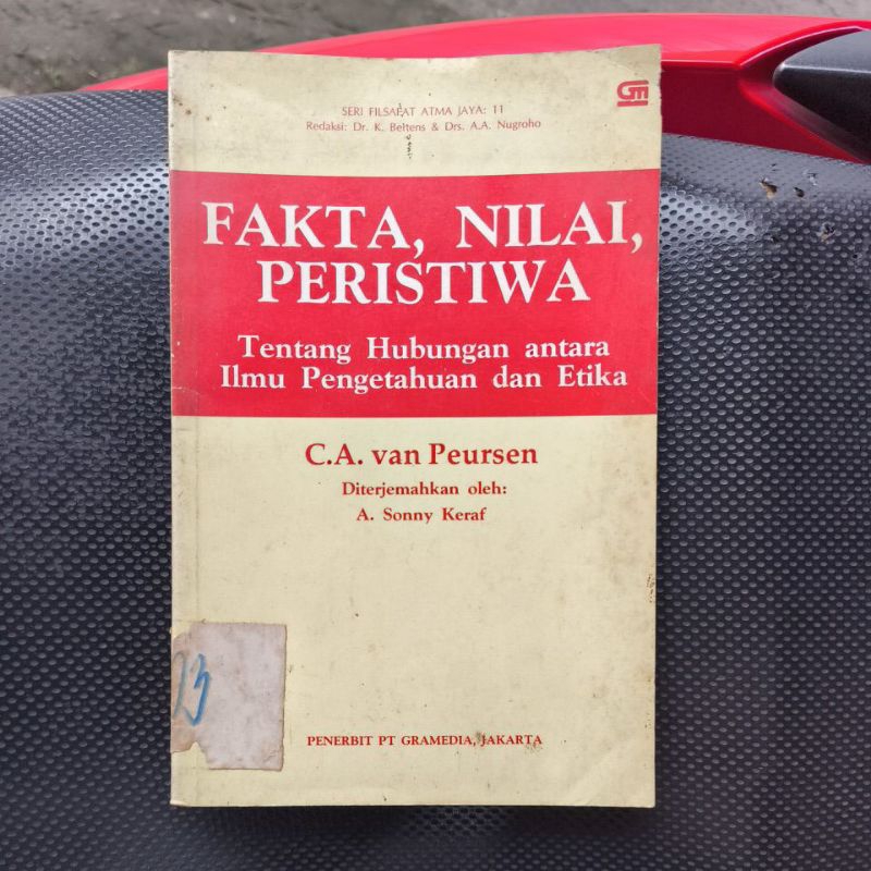 Fakta, Nilai, Peristiwa, C. A. Van Peursen