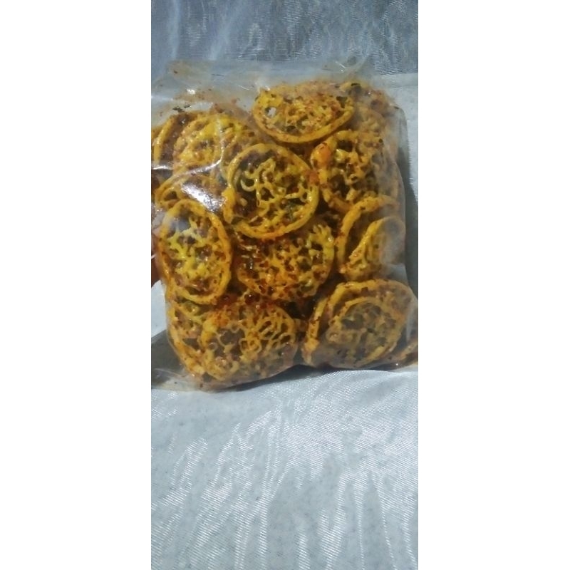 

SEBRING KERUPUK MIE EXTRA PEDAS