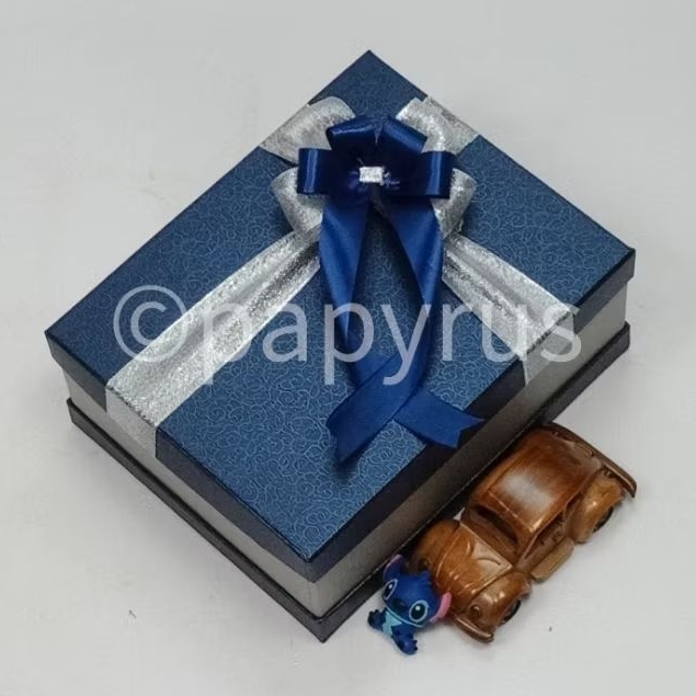 

PAPYRUS Sandwich 20x25 Tinggi 10cm Kotak Kado Gift Box V2