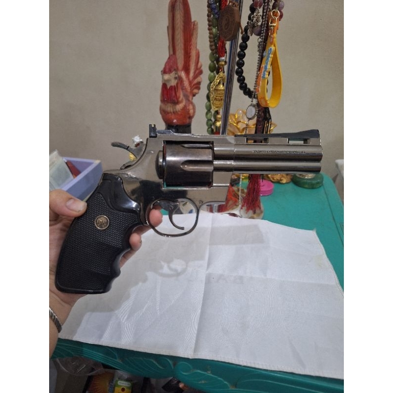 Korek api mirip pistol python 357 untuk merokok Terdapat miniatur peluru Terbuat dari besi