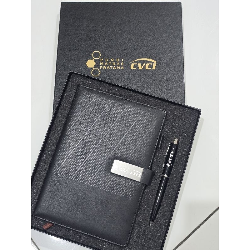 

Hampers Souvenir Kantor | Buku Agenda Kerja 3W | Pulpen Tw Custom