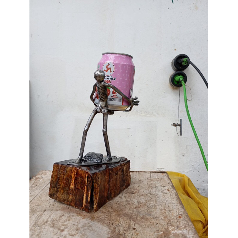 Mini Patung Logam Handmade Pemegang Kaleng, Gelas, Asbak Rokok, Tempat alat tulis, Tempat HP – Dekor