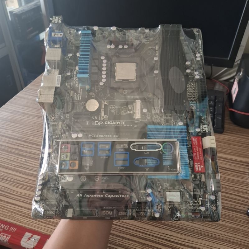 Motherboard Gigabyte Z77 + Processor Intel Core i5 - 3470 LGA 1155 Like New