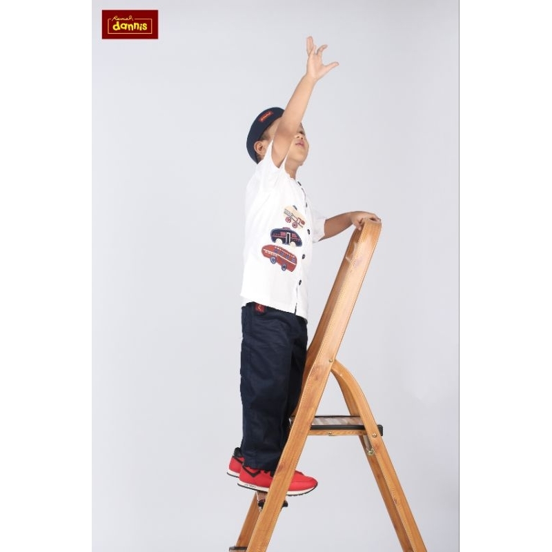 Dannis anak laki-laki