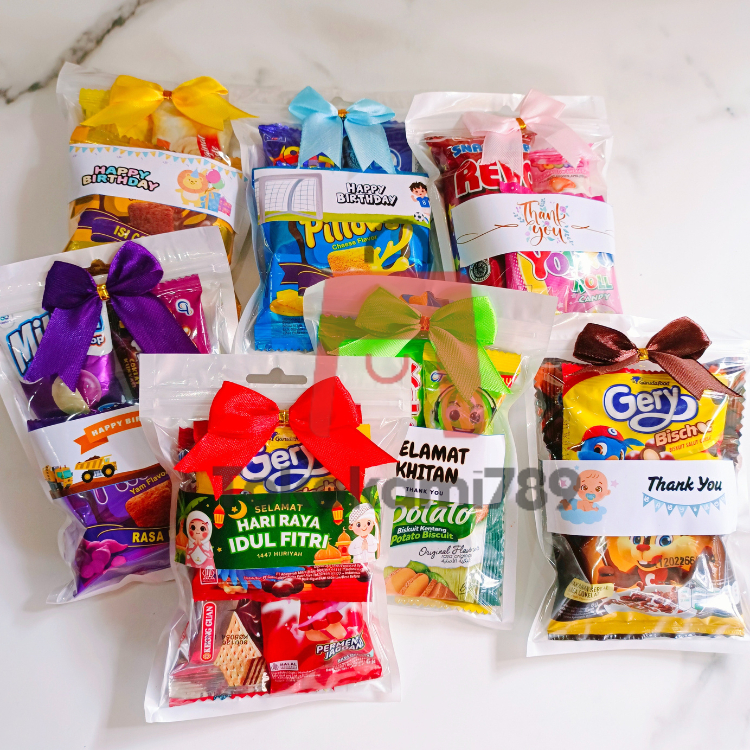 

Hampers Mini Snack Gift Jajanan Hadiah Ulang Tahun Lebaran Graduation