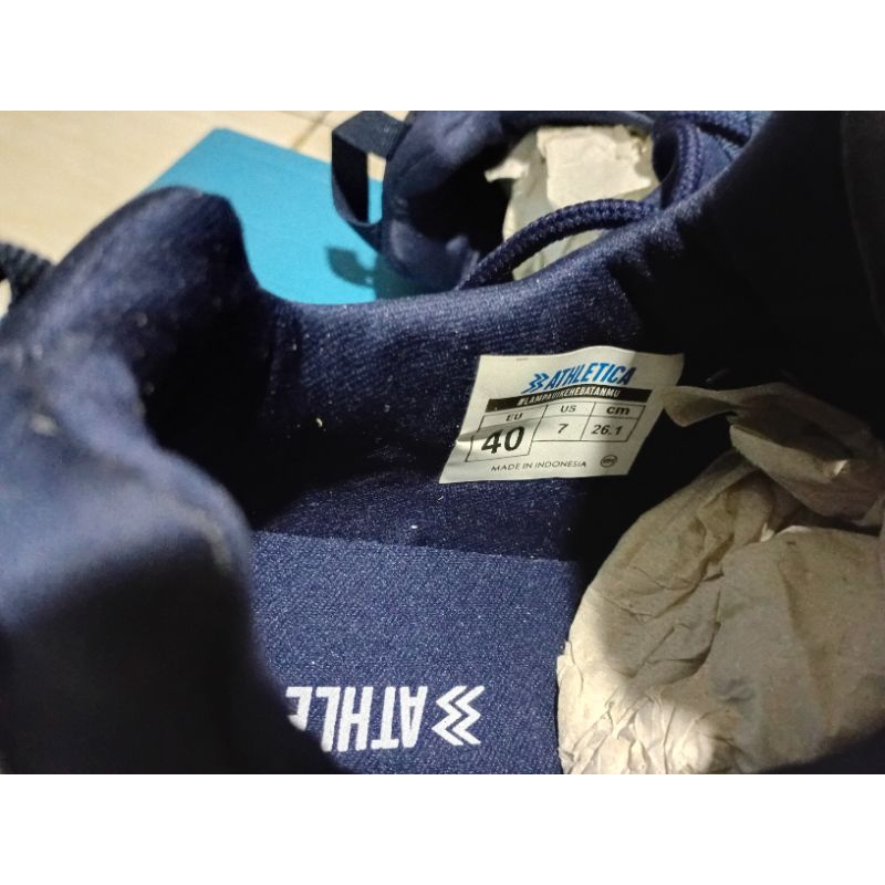 Sepatu Athletica