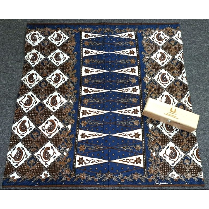 LAR GURDA FULL TULIS, Sarung Batik Tradisional, Motif Kotak