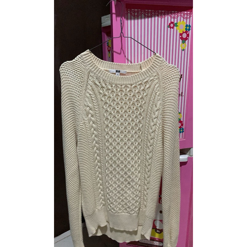 sweater rajut Uniqlo