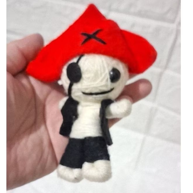 gantungan kunci boneka seram tengkorak. ganci boneka nightmare bajak laut setan hitam bawa garpu tal