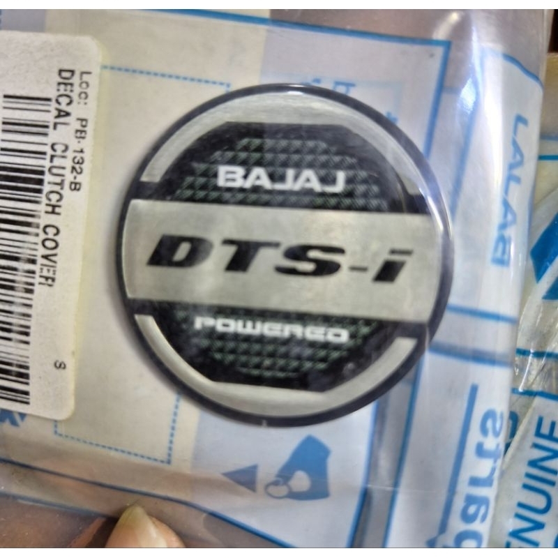 STIKER EMBLEM COVER BAK KOPLING BAJAJ PULSAR 135LS ORIGINAL