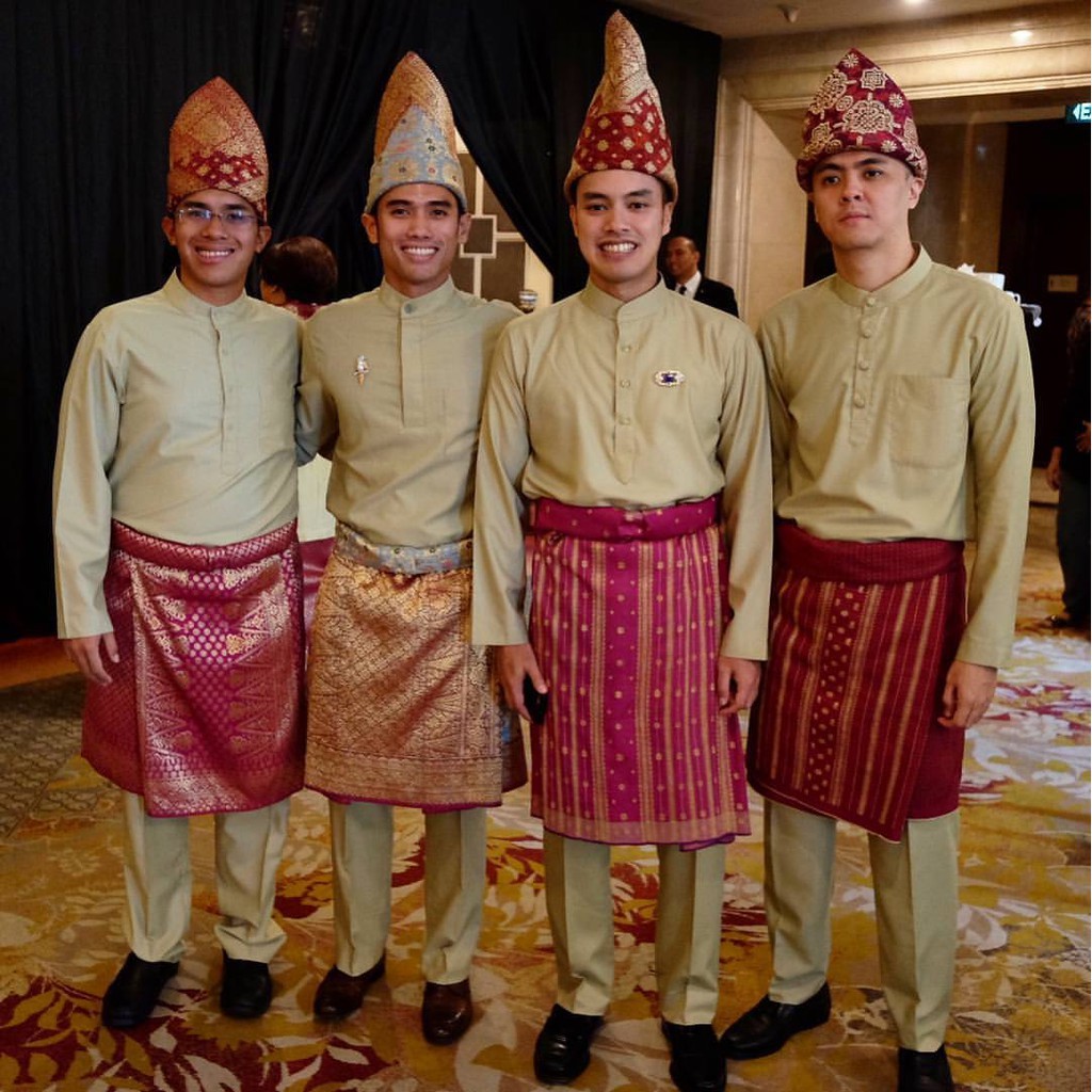 Baju Melayu Pria Plus Songket Putih Dan Tanjaknya Baju Akad Nikah Baju Raya