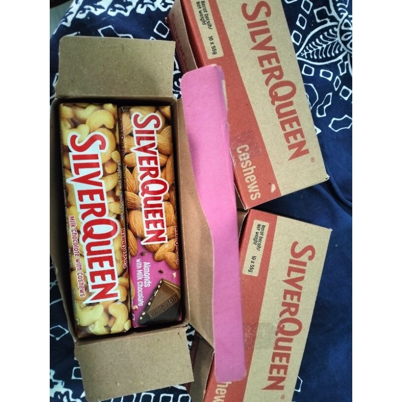 

SILVERQUEEN CHOCOLATE MILK CASHIEW & ALMOND 55 GRAM 1PACK 10PCS