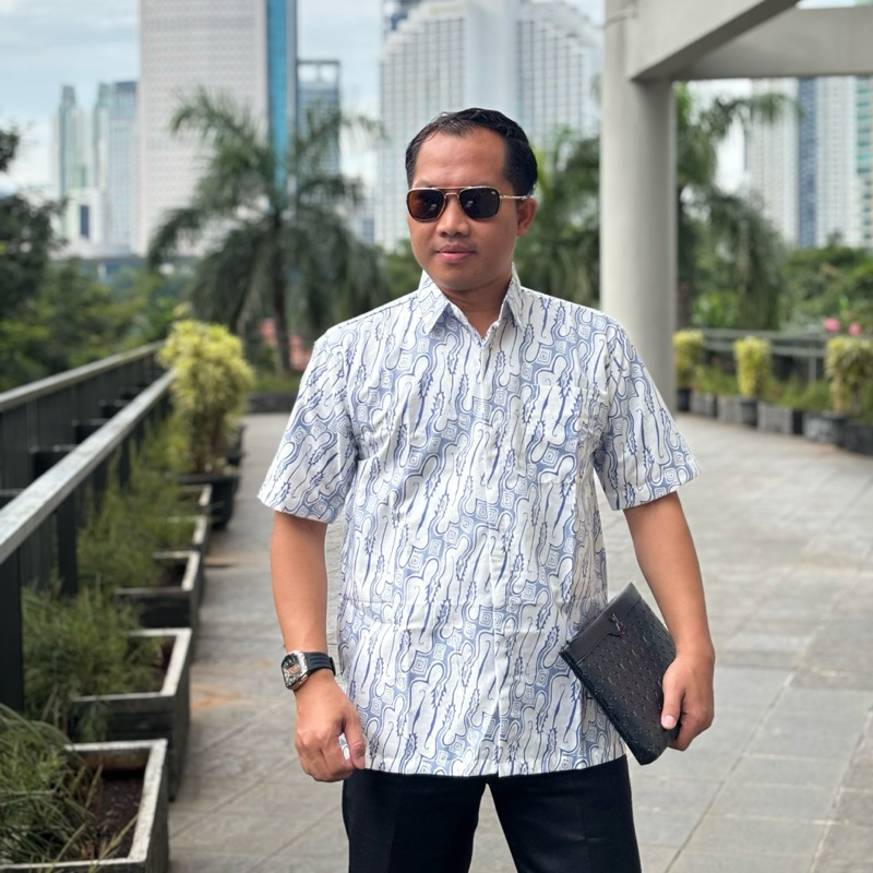 PUTIH 402 Hem batik pria bahan katun lengan pendek