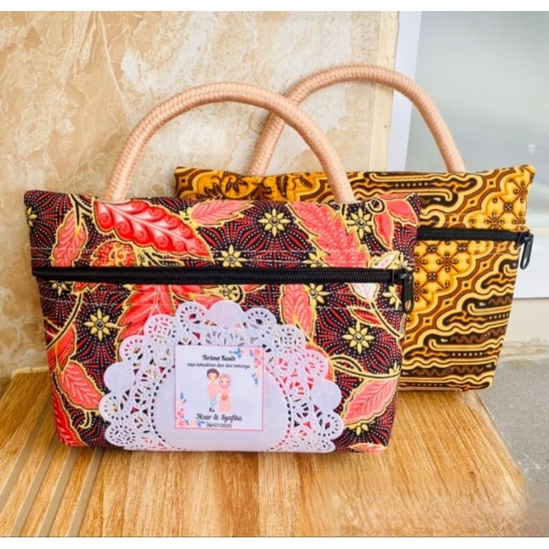 

Souvenir Tas Batik Handbag 19x14 cm Souvenir Pernikahan Tasyakuran Aqiqah Khitanan Ulangtahun