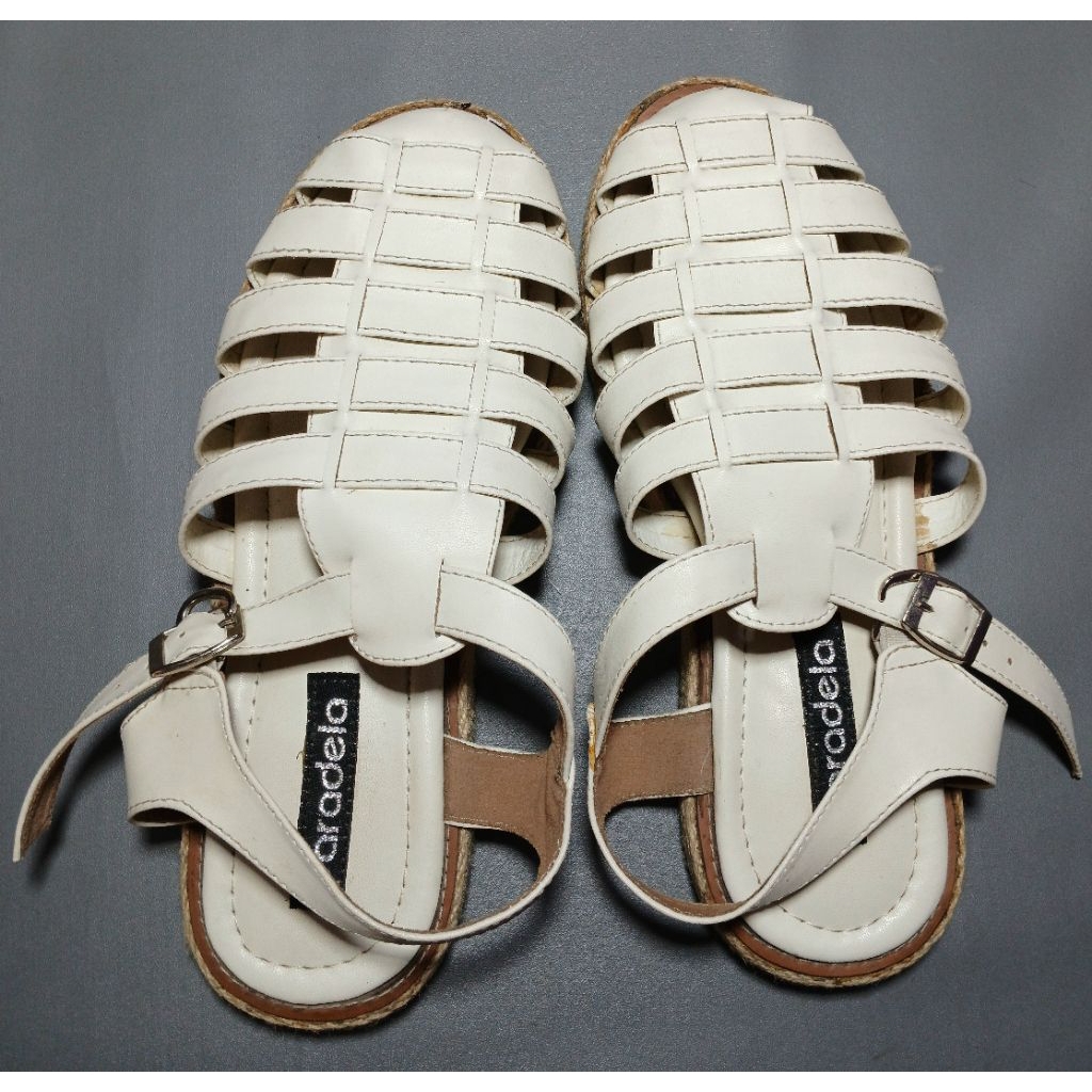 PRELOVED SANDAL FARADELA