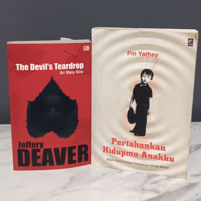 BUKU NOVEL THE DEVIL'S TEARDROP / BUKU PERTAHANKAN HIDUPMU ANAKKU (JUAL PERBUKU)